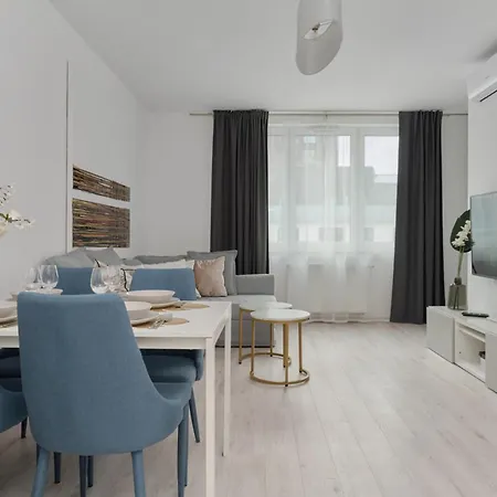 Apartmán Luxurious With Balcony & Parking Gwiazdzista By Renters