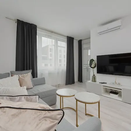 Luxurious With Balcony & Parking Gwiazdzista By Renters ורוצלב