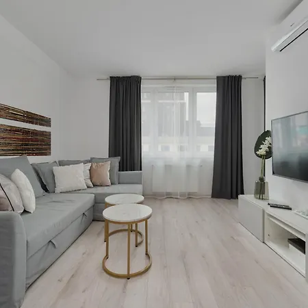 Luxurious With Balcony & Parking Gwiazdzista By Renters Apartmán *