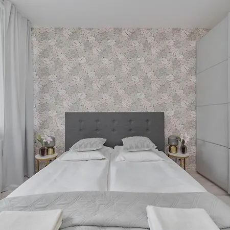 Luxurious With Balcony & Parking Gwiazdzista By Renters דירה ורוצלב