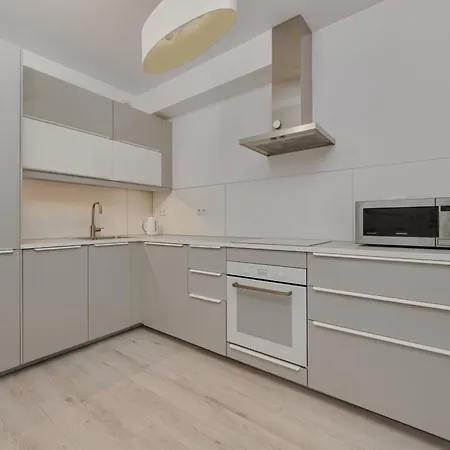Luxurious With Balcony & Parking Gwiazdzista By Renters ורוצלב