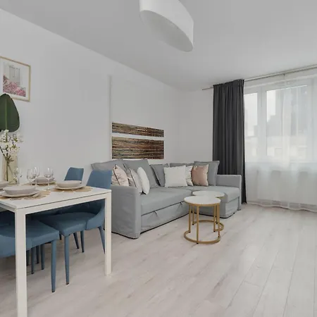 Luxurious With Balcony & Parking Gwiazdzista By Renters דירה *
