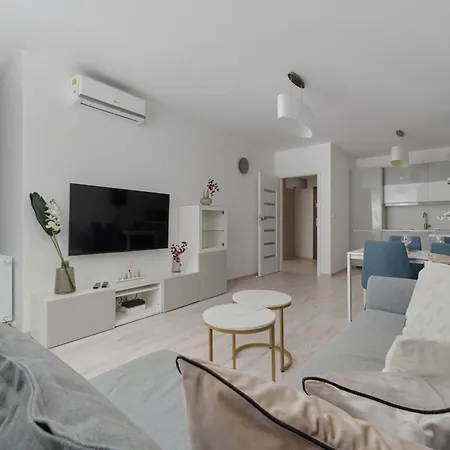 Luxurious With Balcony & Parking Gwiazdzista By Renters * ורוצלב