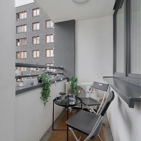 Apartment Luxurious With Balcony & Parking Gwiazdzista By Renters *